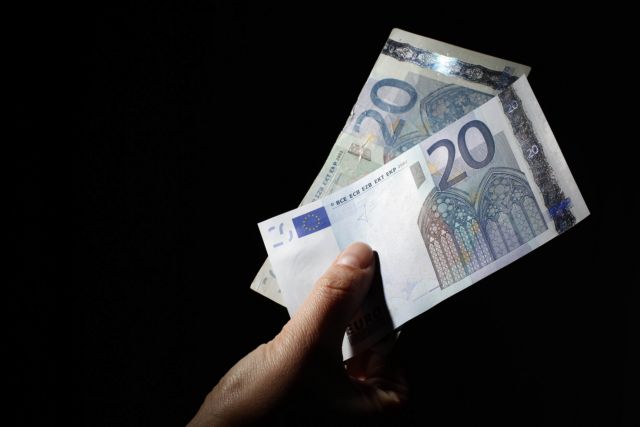 Εισοδηματικό όριο έως 10.000 ευρώ εξετάζεται για το κοινωνικό μέρισμα