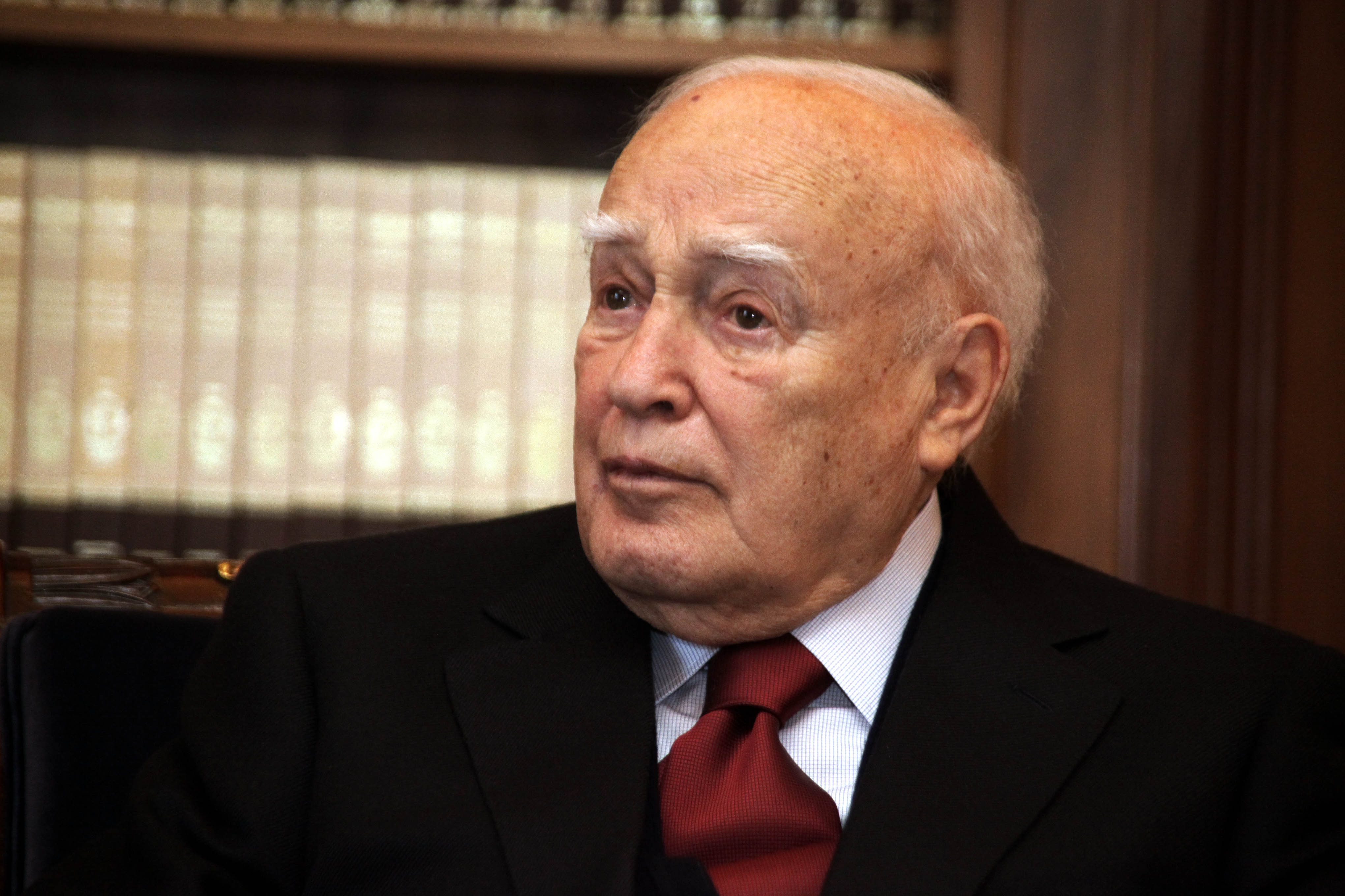 Με αναφορές στην κρίση το μήνυμα Παπούλια στους απόδημους για την 25η Μαρτίου