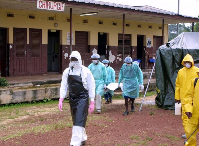 Δεκάδες νεκροί από Έμπολα στη Γουινέα, φόβοι για εξάπλωση