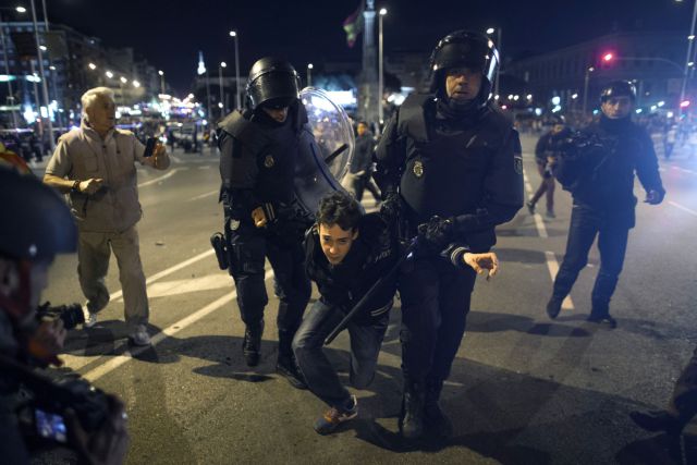 Τραυματισμοί και συλλήψεις μετά τη μεγαλειώδη διαδήλωση στη Μαδρίτη