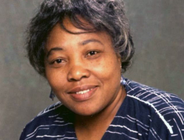 Ελεύθερη έπειτα από 32 χρόνια στη φυλακή για έγκλημα που δεν διέπραξε