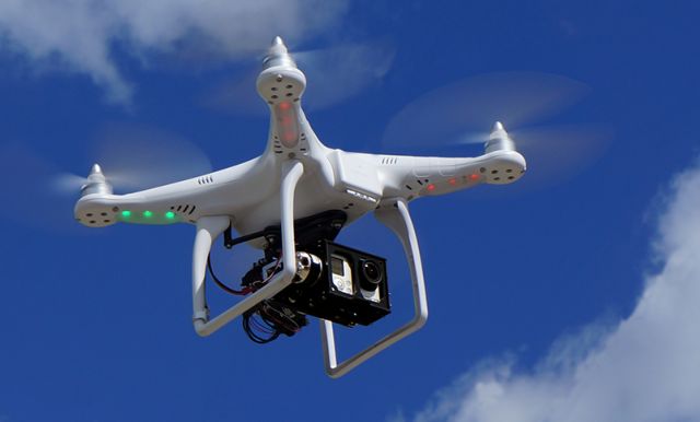 Κατασκοπευτικό drone «υποκλέπτει δεδομένα από κινητά»