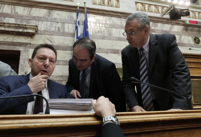 Σύγκρουση Στουρνάρα-ΣΥΡΙΖΑ στη Βουλή για τις τράπεζες