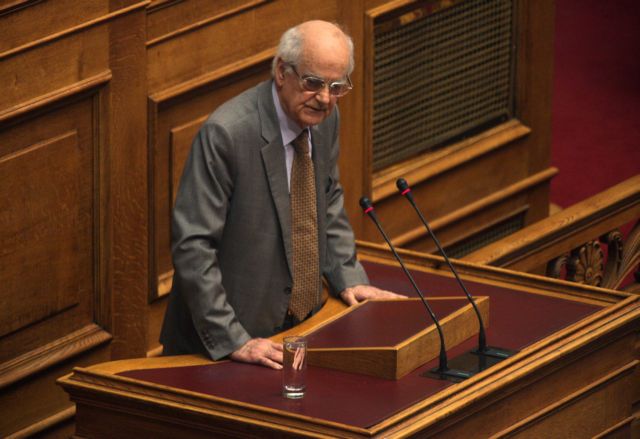 Διαψεύδει ο Απ.Κακλαμάνης συνεννόηση με Παπανδρέου για το «παρών»