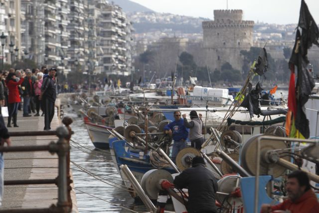 Συγκέντρωση διαμαρτυρίας αλιέων έξω από το υπουργείο Αγροτικής Ανάπτυξης