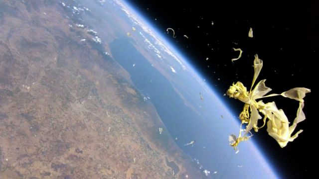 Ένα μπαλόνι σκάει 30 χιλιόμετρα πάνω από τον Όλυμπο