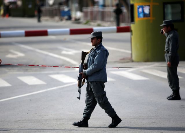 Νεκροί έξι αστυνομικοί σε επίθεση αυτοκτονίας στην Καμπούλ