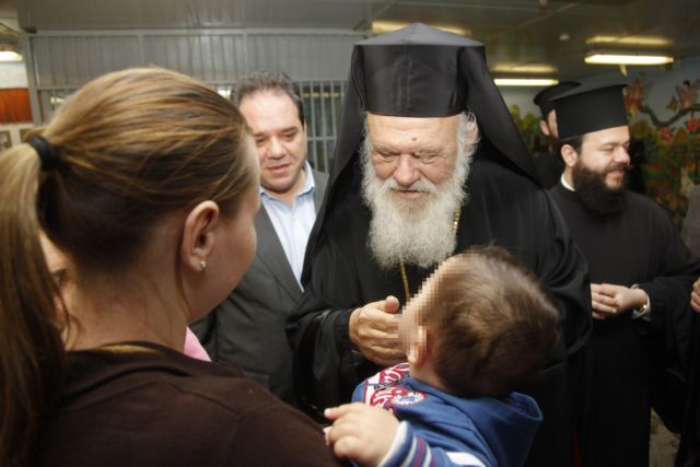 Στην 114 Πτέρυγα Μάχης και στις φυλακές στον Ελαιώνα ο Αρχιεπίσκοπος