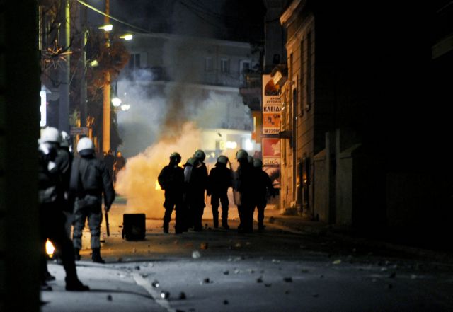 Επίθεση με μολότοφ κατά διμοιρίας ΜΑΤ στη Θεσσαλονίκη