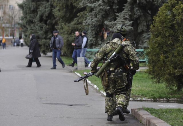 Ποιοι είναι οι μυστηριώδεις «φιλορώσοι ένοπλοι» στην ανατολική Ουκρανία;