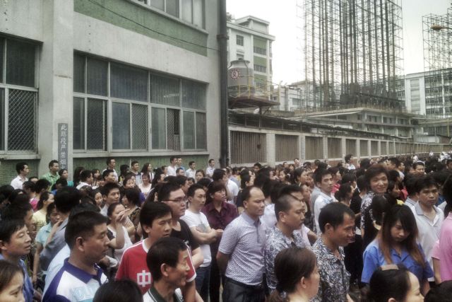 Κατά 10.000 άτομα ημερησίως αυξάνονται οι απεργοί σε εργοστάσιο στην Κίνα