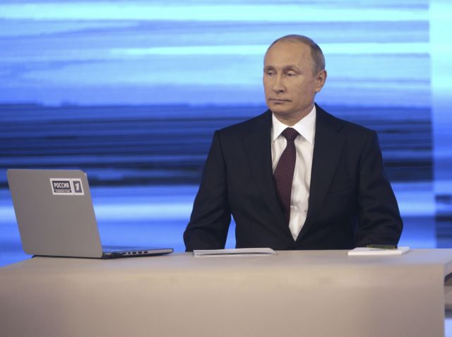 Πούτιν: «Ελπίζουμε να μην χρειαστεί να επέμβουμε» στην ανατολική Ουκρανία