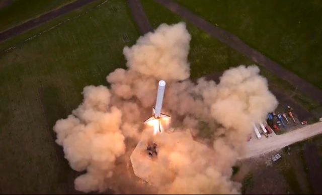 Δείτε τον πρώτο πύραυλο που επιστρέφει μετά την εκτόξευση