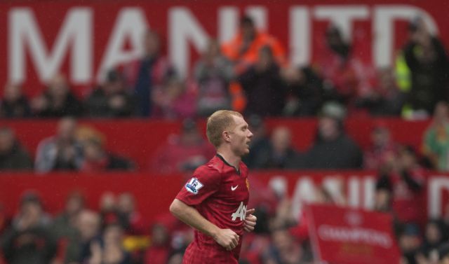 O Σκόουλς στο πλευρό του Γκιγκς στο πάγκο της Γιουνάιτεντ