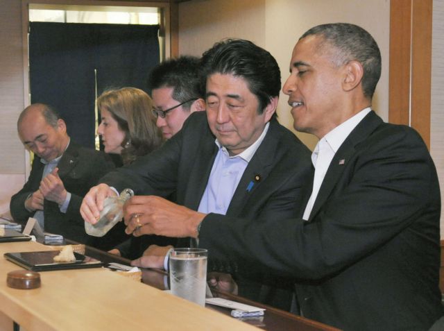 Με σούσι ξεκίνησε την περιοδεία του στην Ασία ο Μπαράκ Ομπάμα