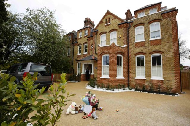 Κατηγορίες για φόνο των παιδιών της απαγγέλθηκαν σε μητέρα στη Βρετανία