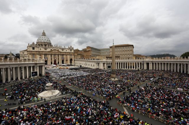 Βούλιαξε η Ρώμη από προσκυνητές για την αγιοποίηση δύο Παπών