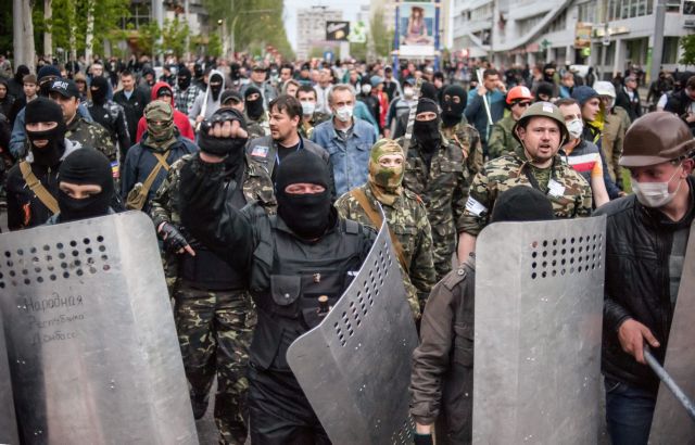 Συγκρούσεις στο Ντονέτσκ, συνεχίζεται το θρίλερ της ομηρίας των παρατηρητών