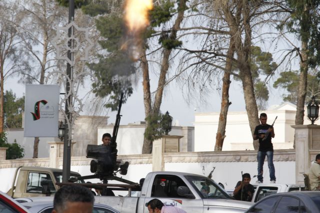 Αιματηρή έφοδος ενόπλων στο Κοινοβούλιο της Λιβύης