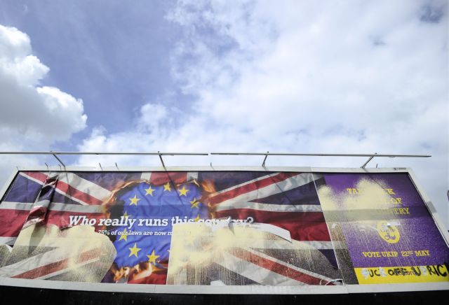 Βρετανία: Διευρύνει την ψαλίδα το αντιευρωπαϊκό UKIP