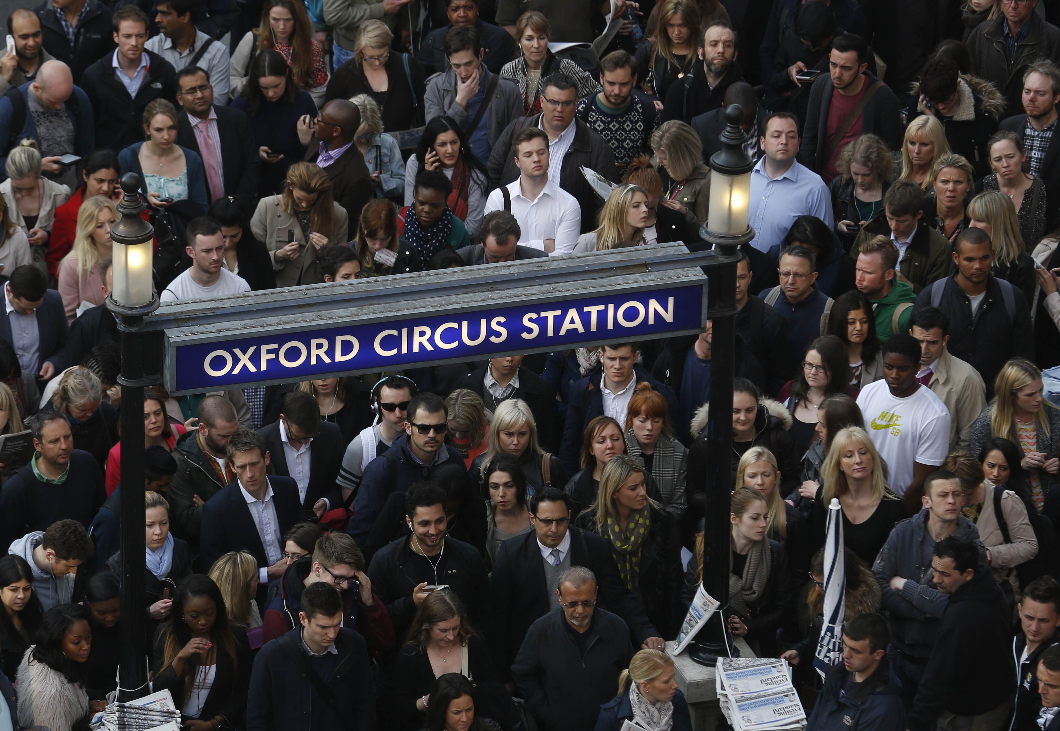 Η δυστυχία της μετακίνησης στο Λονδίνο όταν απεργεί το Μετρό