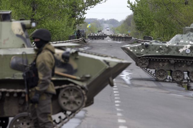 Την υποχρεωτική στρατιωτική θητεία επαναφέρει το Κίεβο