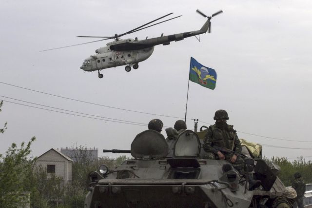 Εμπόλεμη ζώνη η ανατολική Ουκρανία με καταρρίψεις ελικοπτέρων