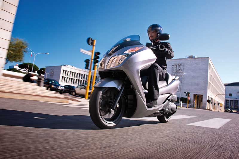 Honda Forza 300 ABS: Διαχρονικό στυλ, «έξυπνη» τεχνολογία