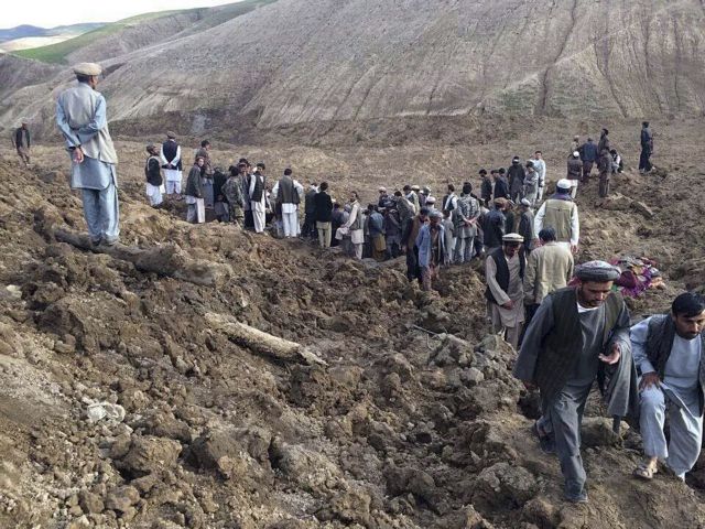 Δραματικές στιγμές στο Αφγανιστάν, χιλιάδες οι νεκροί από την κατολίσθηση
