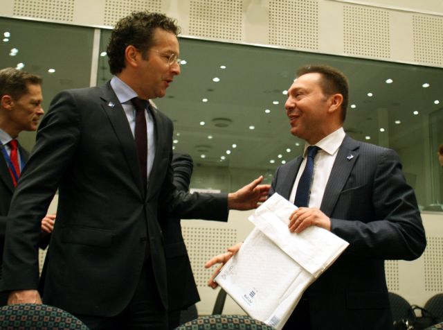 Επί τάπητος στο Eurogroup η ελάφρυνση του ελληνικού χρέους
