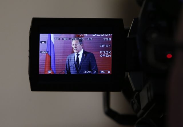 Λαβρόφ: Να συμμετάσχουν στο διάλογο και οι ρωσόφωνοι της Ουκρανίας