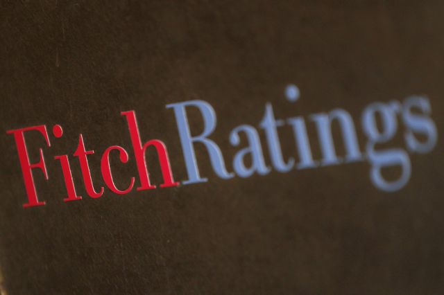 Fitch: Πιθανή υπό όρους η αναβάθμιση της περιφέρειας του ευρώ