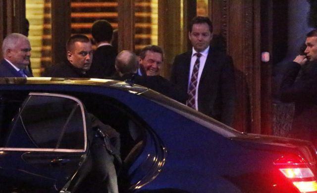 Ο Σρέντερ κατηγορεί την ΕΕ για την έναρξη της κρίσης στην Ουκρανία