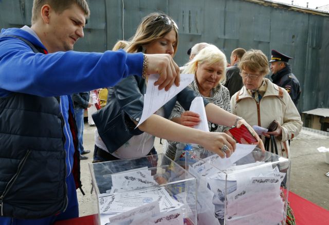 Ένωση με τη Ρωσία επιθυμούν οι φιλορώσοι σε Λουχάνσκ, Ντονέτσκ