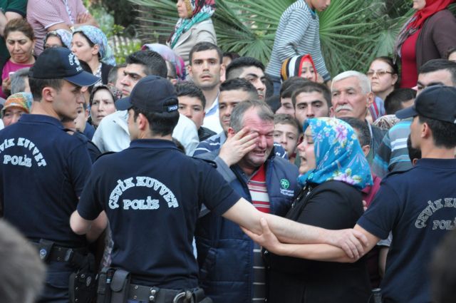 Εκατοντάδες εργάτες παγιδευμένοι σε ορυχείο στην Τουρκία