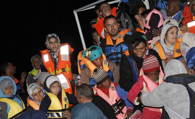 Περιπέτεια με μετανάστες ανοικτά της Σικελίας, διασώθηκαν 100 παιδιά