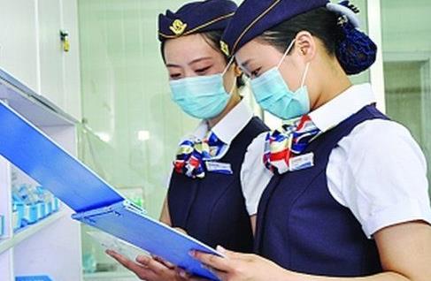Αεροσυνοδοί ντύνονται οι νοσοκόμες σε κλινική της Κίνας