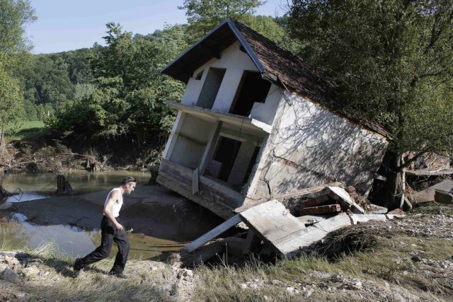 Κοντά στα 175 εκατ. ευρώ οι ζημιές από τις φονικές πλημμύρες στη Σερβία