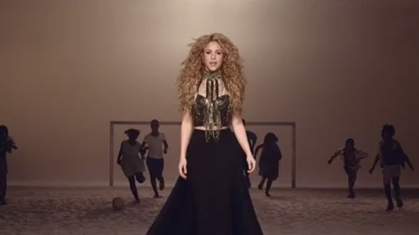 «La la la» τραγουδά για το Μουντιάλ η Σακίρα