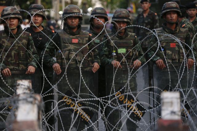 Ο στρατός της Ταϊλάνδης διέλυσε τη Γερουσία