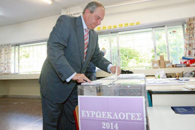 Χωρίς δηλώσεις άσκησε το εκλογικό του δικαίωμα ο Κώστας Καραμανλής
