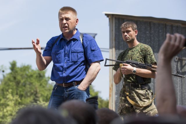 Οι φιλορώσοι του Σλαβιάνσκ κρατούν τους παρατηρητές του ΟΑΣΕ