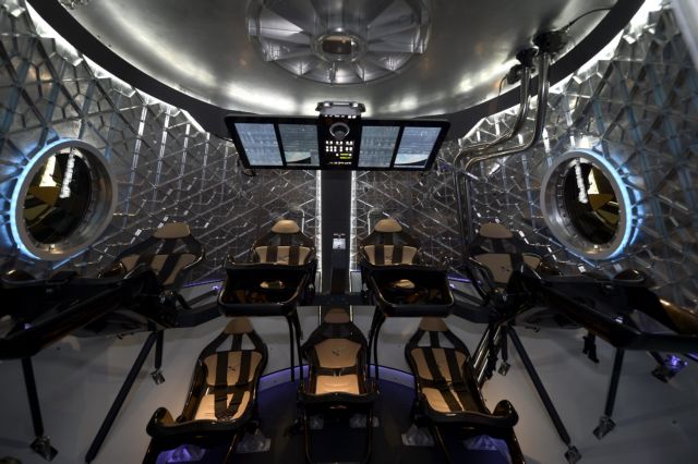 Το νέο διαστημόπλοιο του Έλον Μασκ «προσεδαφίζεται σαν ελικόπτερο»