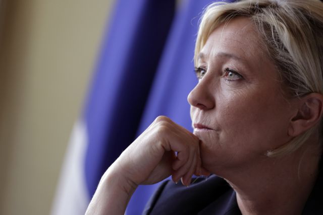 Η Λεπέν θαυμάζει «την Μέρκελ όσο τον Πούτιν» και προειδοποιεί για «έκρηξη» της ΕΕ