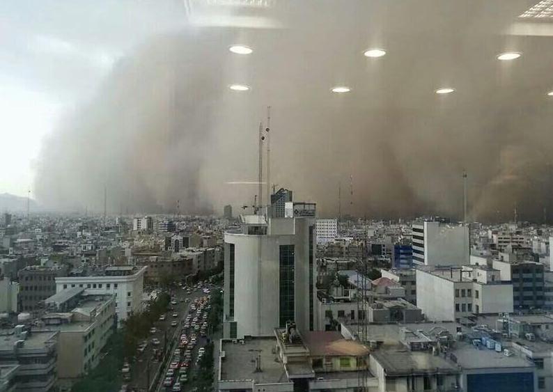 H αμμοθύελλα που κατάπιε την Τεχεράνη μέσα σε μερικά λεπτά