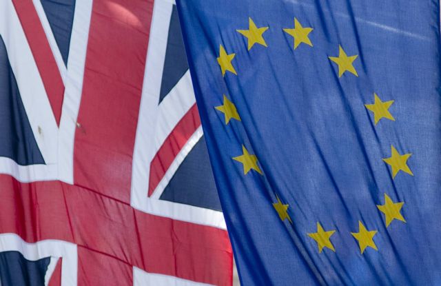 «Φύγετε από την ΕΕ» λέει στη Βρετανία ο Μισέλ Ροκάρ