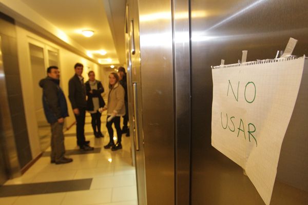 Στο ασανσέρ του τρόμου μπήκε ένας άνδρας στη Χιλή