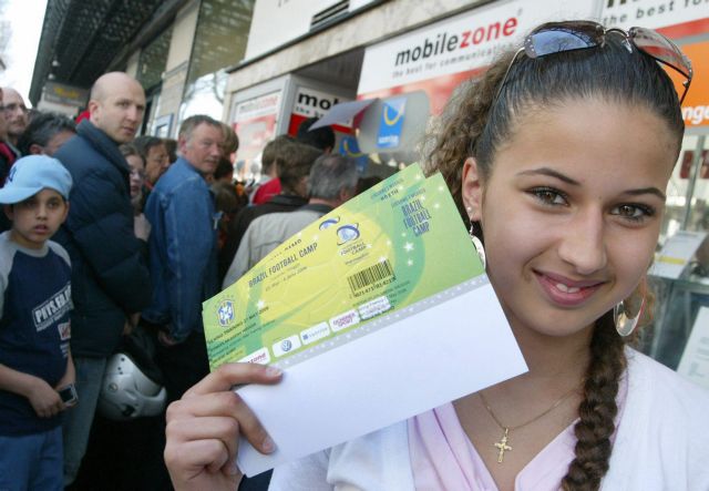 Απούλητα εισιτήρια λίγες ώρες πριν τη σέντρα του Μουντιάλ