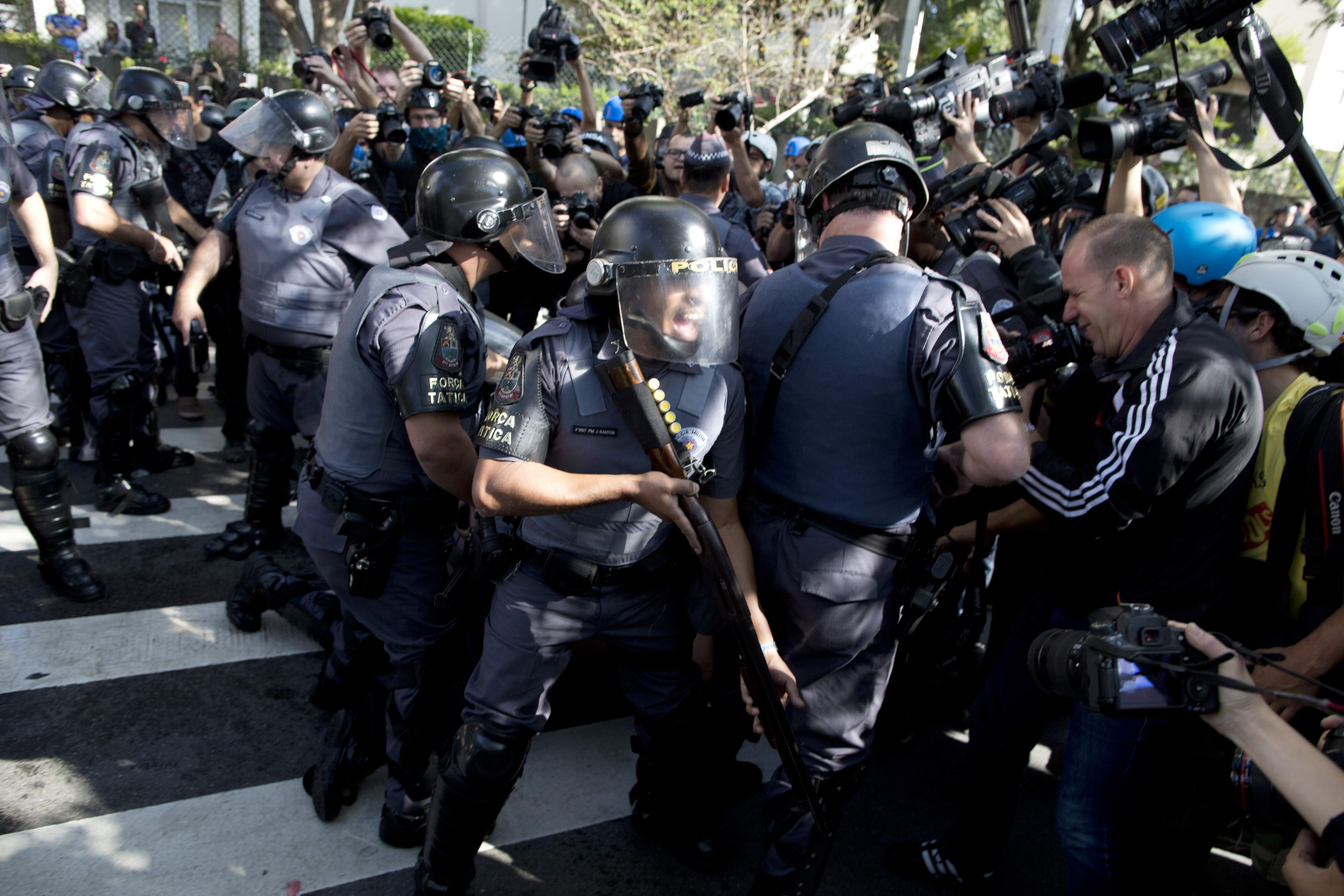 Βίαιη επέμβαση της αστυνομίας σε διαδήλωση στο Σάο Πάολο