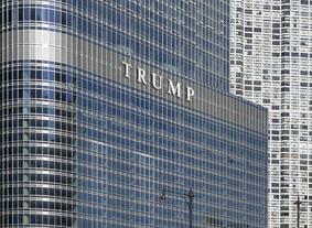 Σικάγο: δήμαρχος και Τραμπ τσακώνονται για το όνομα στη… μαρκίζα